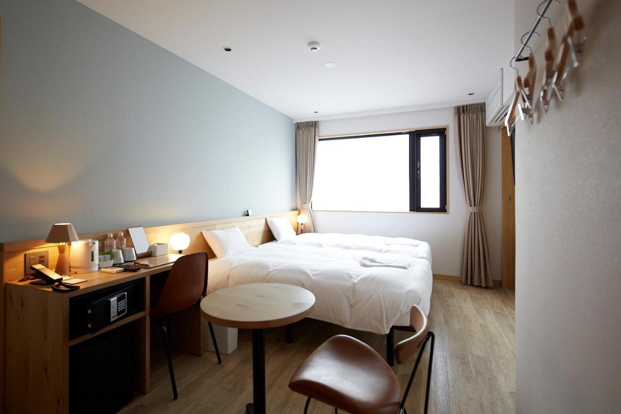 Congrats Hotel Киото Екстериор снимка